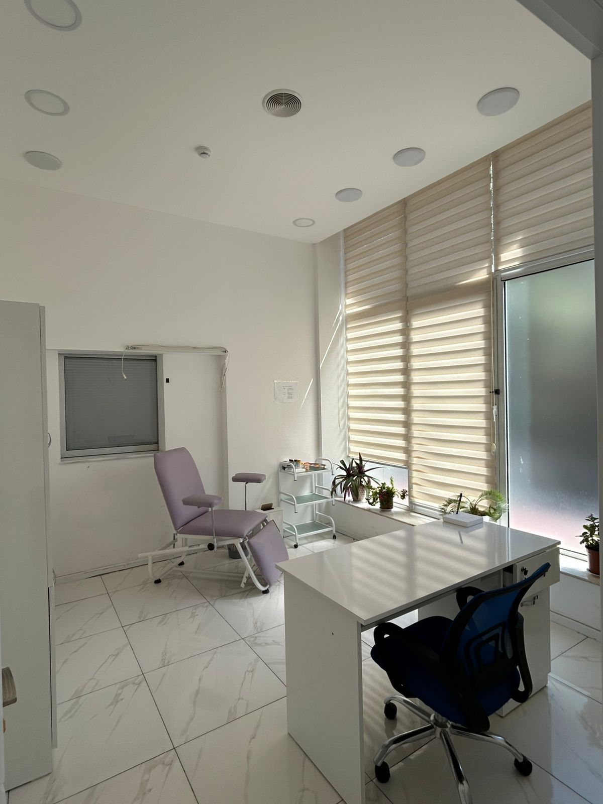 Parasitus — reception room